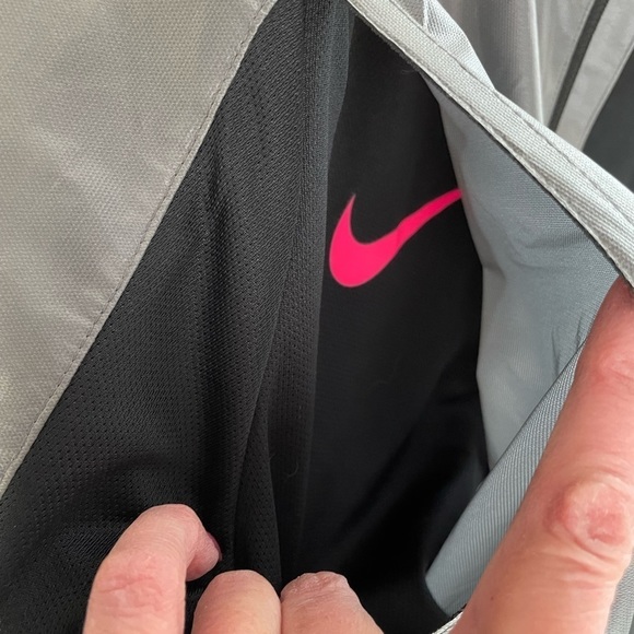Nike Grey Pink Light- weight Revolution Elite
Football/Soccer Jacket Mens Size M - Picture 10 of 16